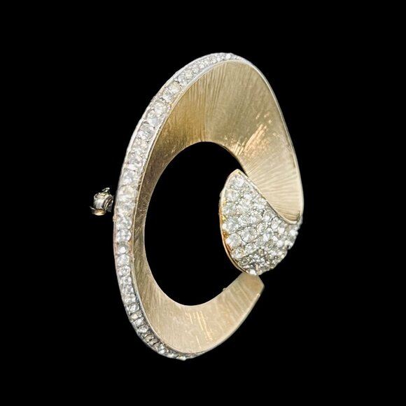 Vintage Crown Trifari Gold Tone And Clear Rhinestone Swirl Brooch (5170) - Picture 4 of 6